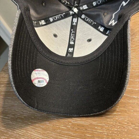 New Era Miami Marlins 9FORTY Adjustable Hat (Excellent Condition) - Picture 4 of 6